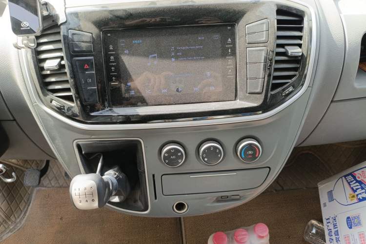 Used SAIC MAXUS Xintu V80 2019 2.5T Classic Version 6-Speed Manual – Aoyuntong Modified Long Wheelbase Mid-Height 7-Seater Audio And AC Panel