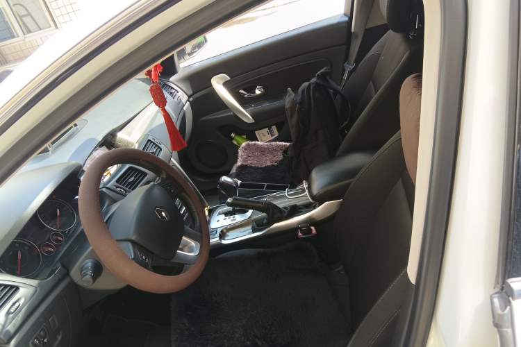 Used Renault Latitude 2015 2.0L CVT Fashion Edition Left Front Seat