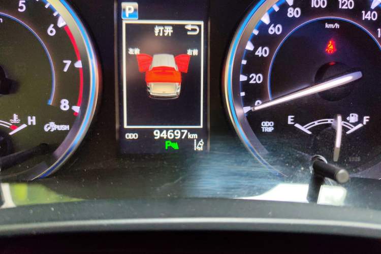 Used Toyota Highlander 2018 2.0T Four-Wheel Drive Luxury Version 7 Seats China VI Standard Odometer Close Up