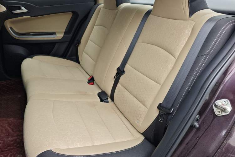 Used Haima Fumei 2014 M5 1.6L Automatic Elite Model Left Rear Seat