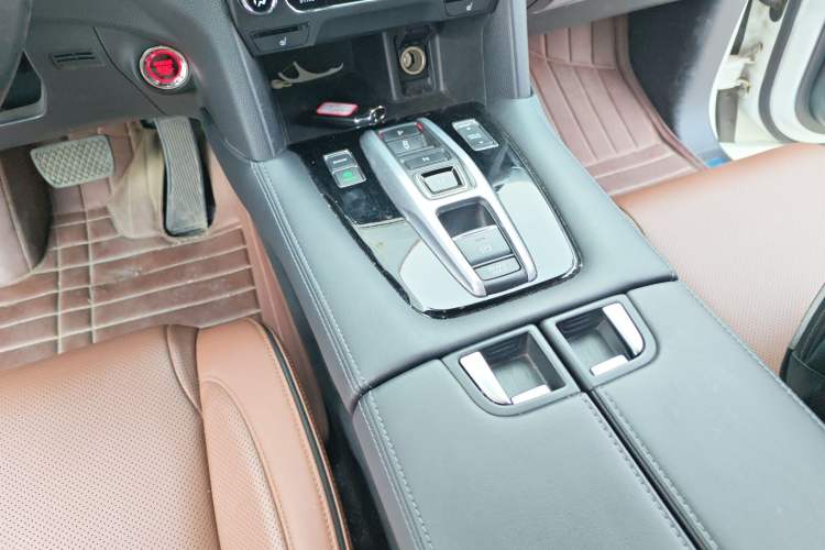 Used Honda UR-V 2017 370TURBO Four-Wheel Drive Prestige Edition China V Gear Lever