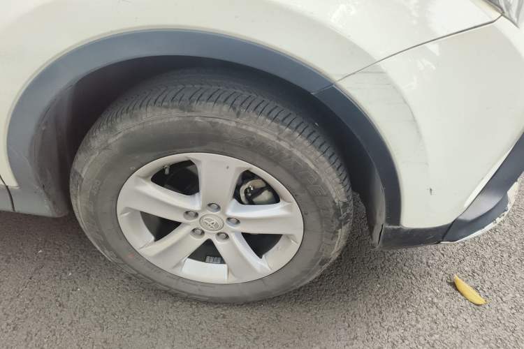 Used Toyota RAV4 2013 2.0L CVT Four-Wheel Drive New Edition