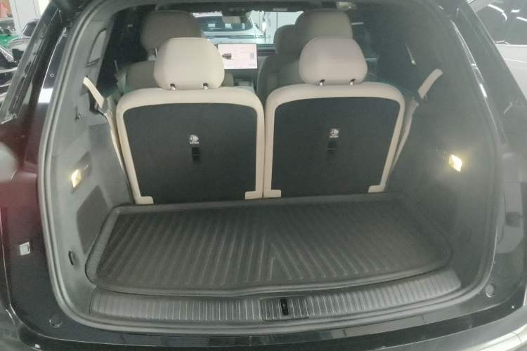 Used ONVO Luxeed L90 2025 Model—Ultra Six-Seater Version Trunk