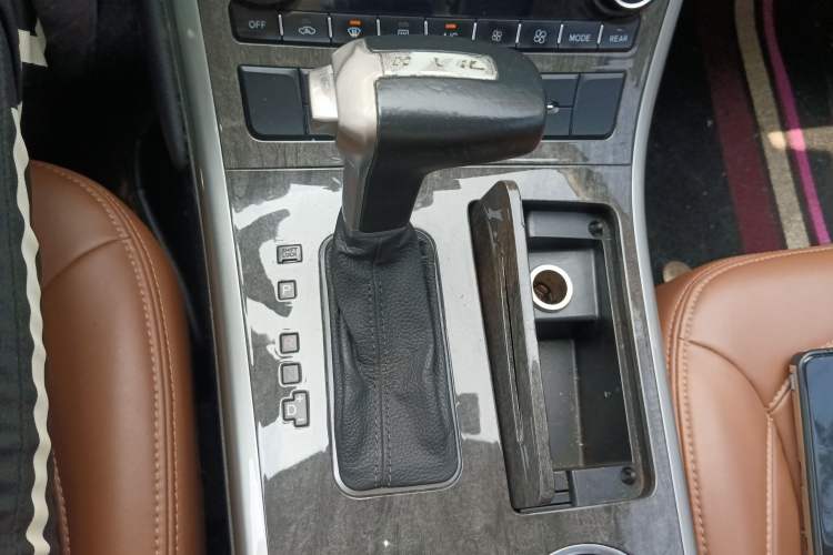 Used Haval H8 2017 2.0T Gasoline Two-Wheel Drive Enjoyment Version Gear Lever