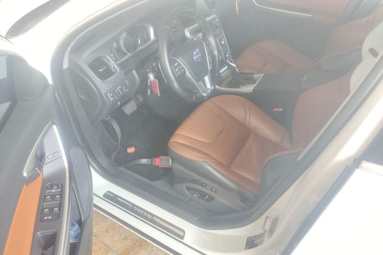 Used Volvo V60 2014 Restyled T5 Zhiya Edition