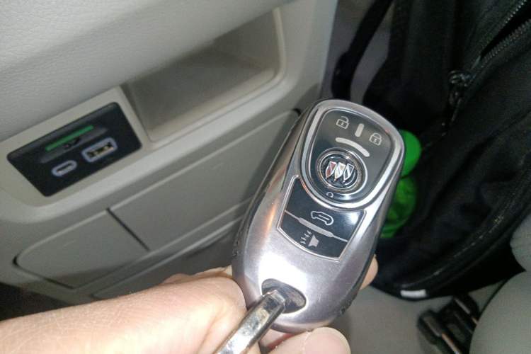 Used Buick GL8 2023 Land Executive Class Smart Enjoyment Model
