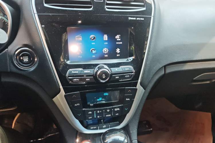 Used GAC Trumpchi GS5 Super 2015 2.0L Automatic Two-Wheel Drive Luxury Navigation Edition