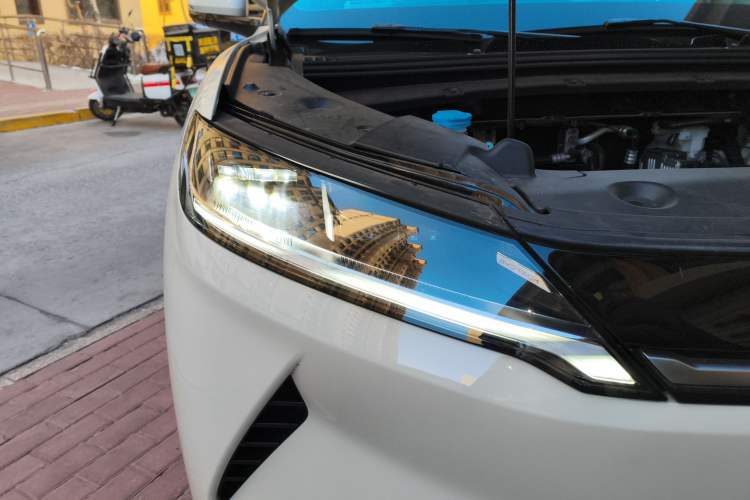 Used BYD Yuan UP 2025 Model 301KM Leading Version Right Front Headlight