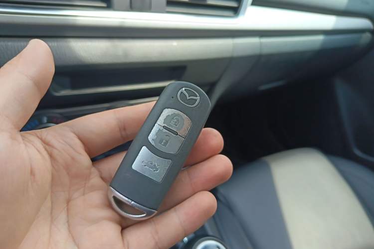 Used Mazda 3 Axela 2016 Sedan 1.5L Manual Comfort Model
