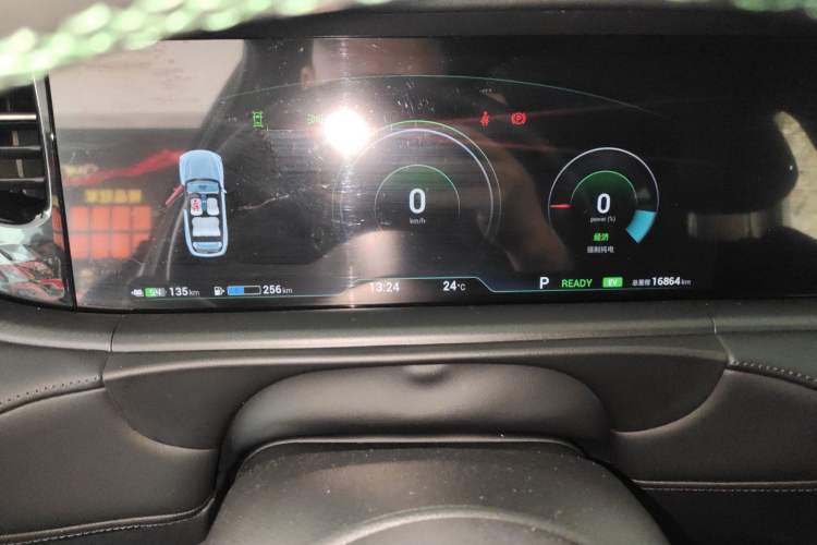 Used VOYAH FREE 2025 318 259 km All-Wheel-Drive Exploration Edition
