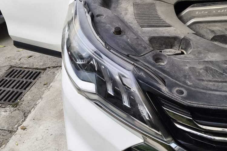 Used SAIC MAXUS G50 2019 1.5T First Edition Automatic Luxury Version 6 Seats Right Front Headlight