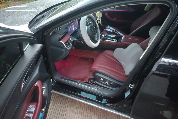 Used Hongqi H5 2024 2.0T Automatic Smart Connect Flagship Edition Driver Seat