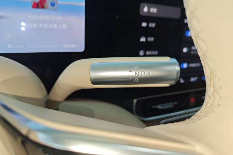 Used Hima AITO M9 2025 Pure Electric Ultra Version 100 kWh 6-Seater Model Gear Lever