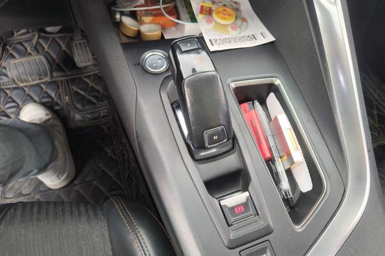 Used Peugeot 4008 2017 350THP Elite Edition Gear Lever