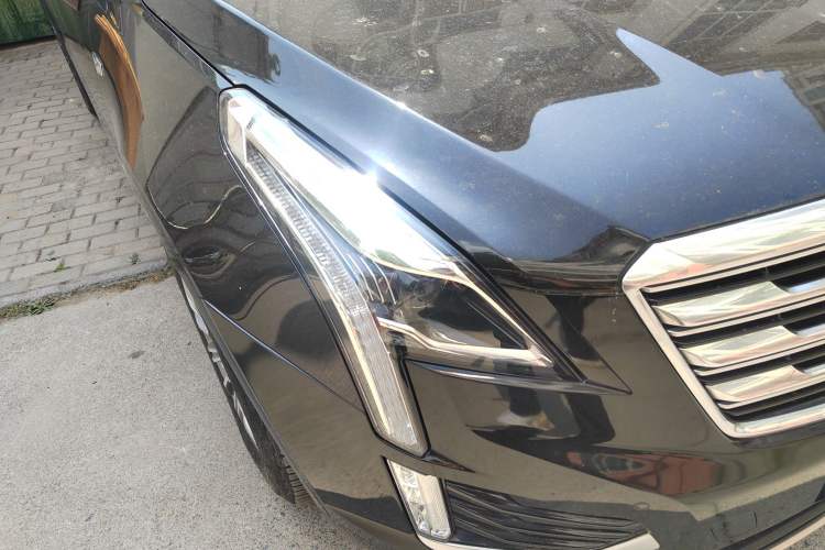 Used Cadillac XT5 2018 28T Four-Wheel Drive Luxury Model Right Front Headlight