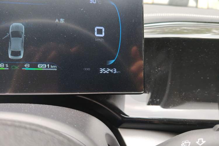 Used BYD Qin PLUS 2023 Champion Edition DM-i 120KM Beyond Model Odometer Close Up