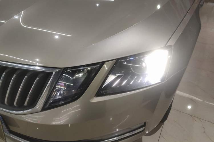 Used Skoda Octavia 2019 1.5L Automatic Smart Drive Luxury Edition China VI Standard