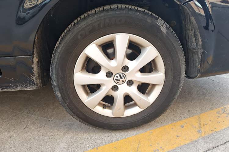 Used Volkswagen Santana Vista 2008 1.8L Manual Comfort Edition Right Front Wheel Hub