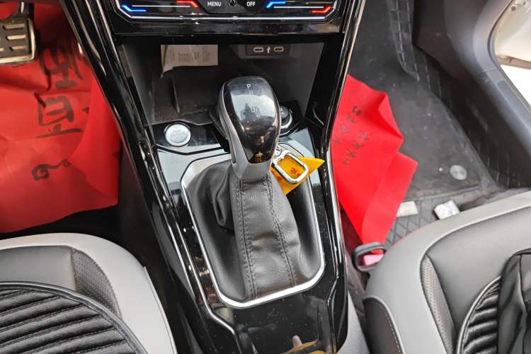 Used Volkswagen T-ROC 2023 300TSI DSG Two-Wheel-Drive Chen Guang Edition Gear Lever