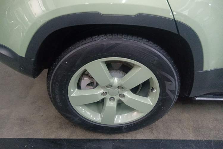 Used Land Rover Defender 2023 110 3.0T P400 75th Anniversary Legend Edition Right Rear Wheel Hub