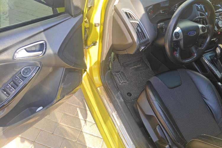 Used Ford Focus 2012 Hatchback 1.6L Automatic Fashion Edition
