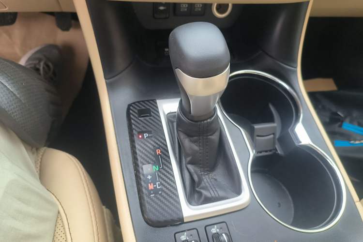 Used Toyota Highlander 2018 2.0T Four-Wheel Drive Luxury Version 7 Seats China VI Standard Gear Lever