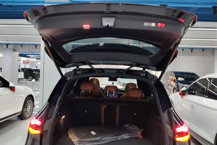 Used Mercedes-Benz GLC 2024 GLC 300 L 4MATIC Dynamic Edition 5-seater
