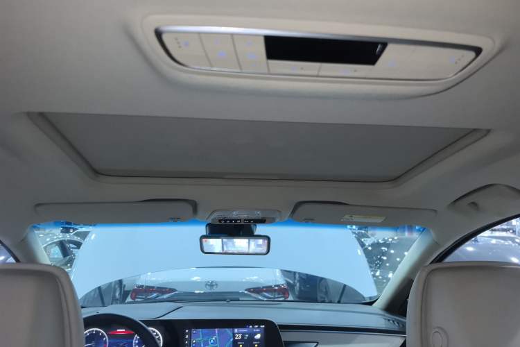 Used Buick GL8 2023 ES Lu Zun Deluxe Model Headliner