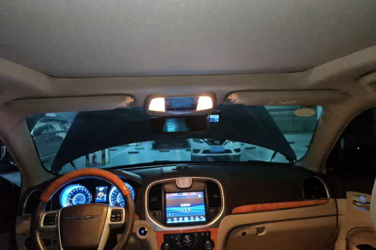 Used Chrysler 300C 2013 3.6L Luxury Edition
