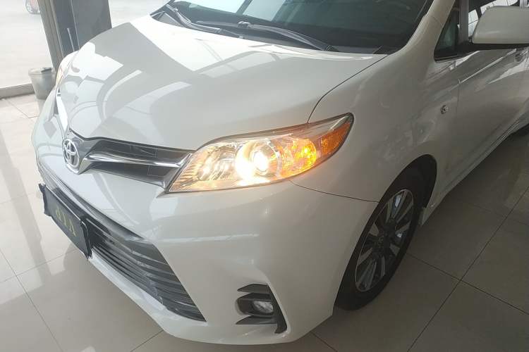 Used Toyota Sienna 2019 3.5L Two-Wheel Drive LE Trim 7 Seats U.S. Specification
