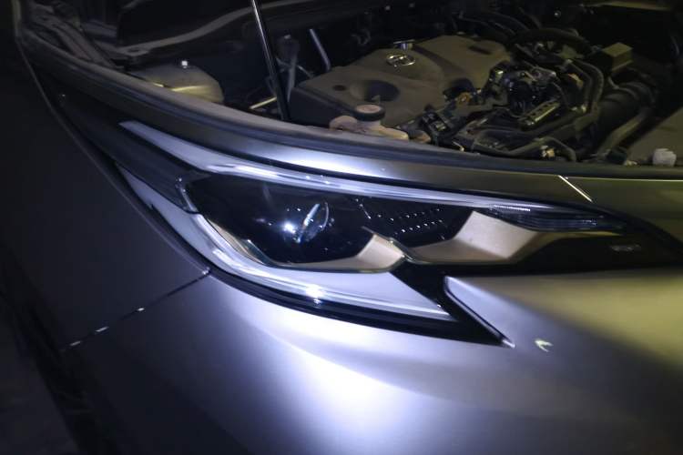 Used Toyota Granvia 2023 2.5L Hybrid Prestige PLUS Edition Right Front Headlight