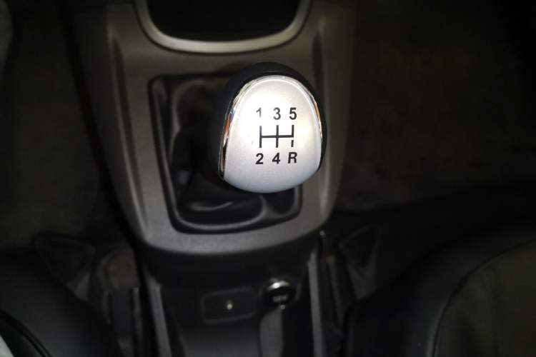 Used Ford Fiesta 2013 Sedan 1.5L Manual Fashion Edition Gear Lever