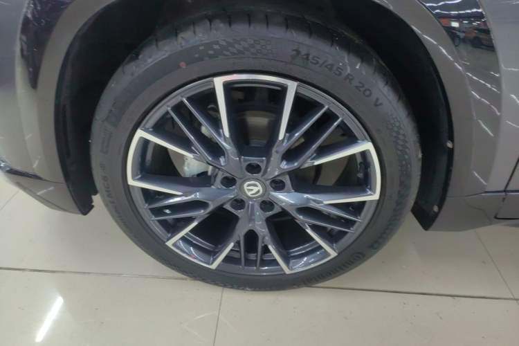 Used CHANGAN UNI-T 2023 Second-Generation 1.5T Prestige Model Left Front Wheel Hub