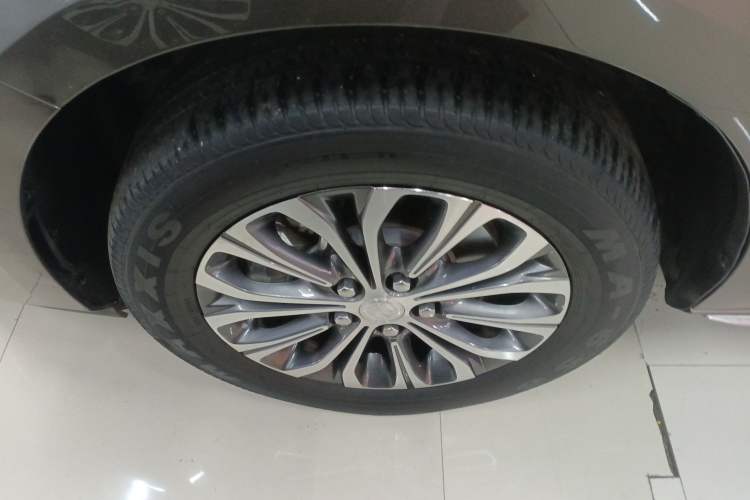 Used Buick GL8 2023 Facelifted Land Cruiser Executive Luxury Version
