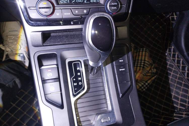 Used Geely Auto Emgrand GL 2021 UP 1.4T CVT Luxury Edition Gear Lever