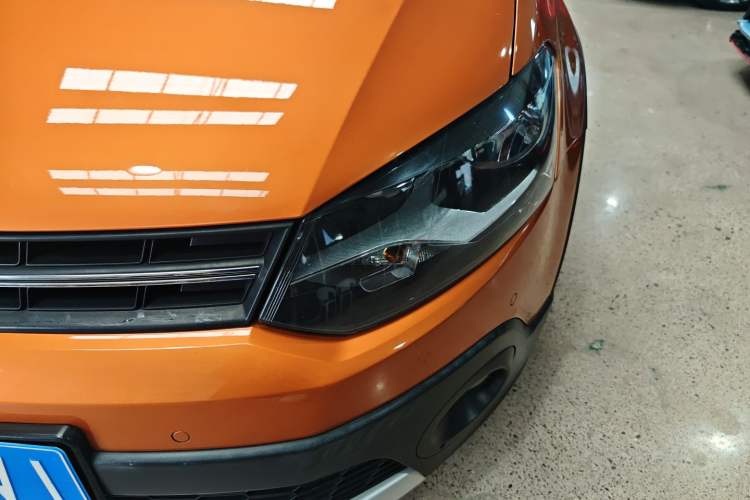 Used Volkswagen Polo 2014 1.6L Cross Polo Automatic Left Front Headlight