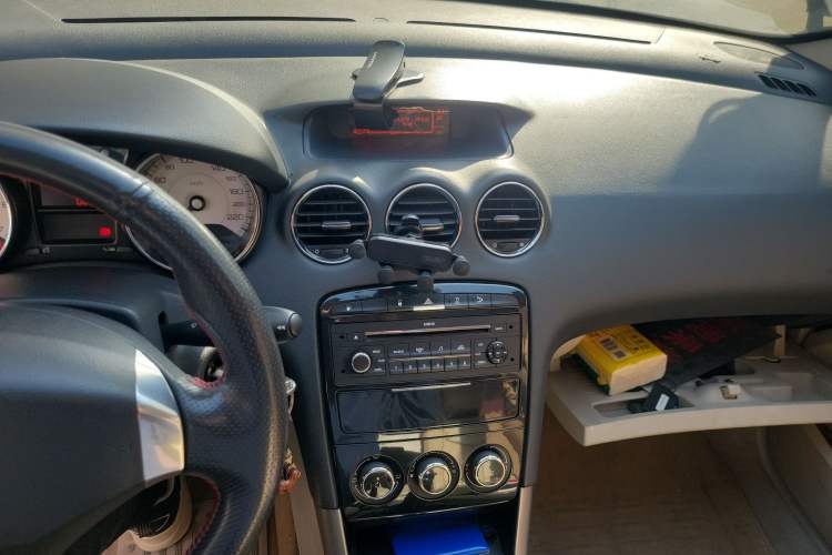 Used Peugeot 408 2013 1.6L Manual Comfort Edition
