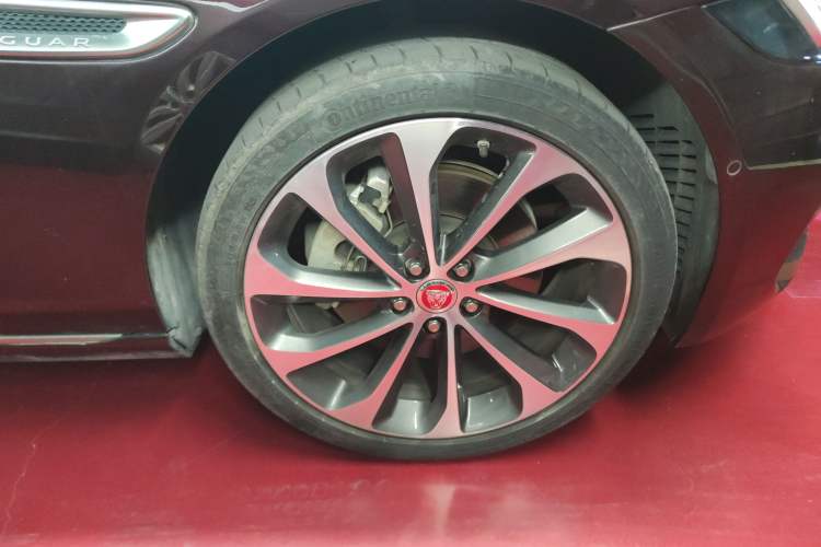 Used Jaguar XEL 2020 2.0T 200 PS S Advanced Elegance Edition Right Front Wheel Hub