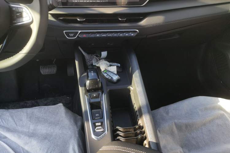 Used Geely Auto Binray 2024 Binrui COOL 1.5T DCT Longteng Edition Gear Lever
