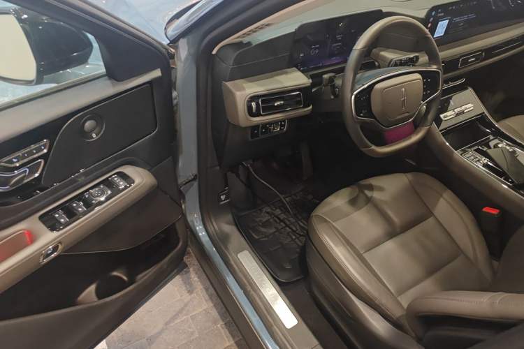 Used Lincoln Aviator 2024 3.0T V6 All-Wheel-Drive Elegance Edition Six Seats
