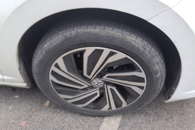 Used Volkswagen Sagitar 2021 280TSI DSG Excellence Edition Right Front Wheel Hub