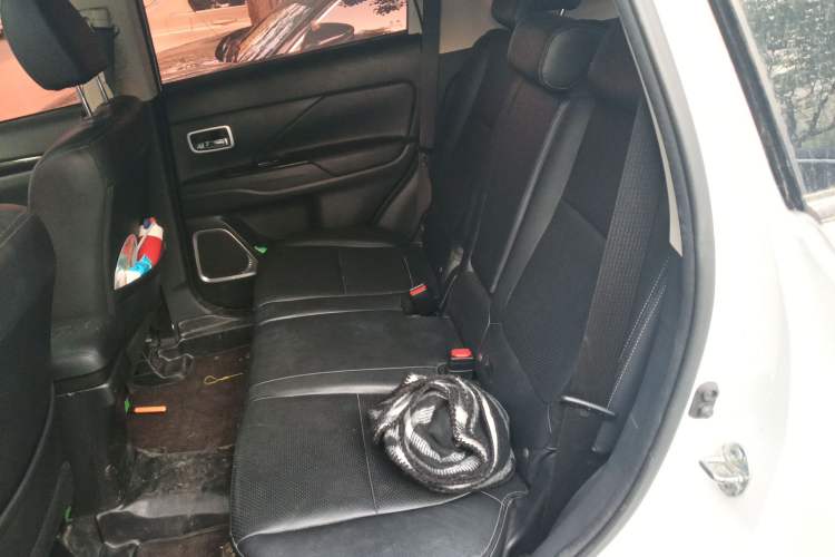 Used Mitsubishi Outlander 2017 2.0L Two-Wheel Drive Glory Edition 5 Seats