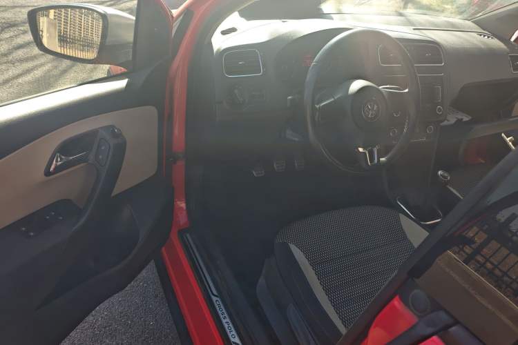 Used Volkswagen Polo 2012 1.6L Cross Polo MT Driver Seat