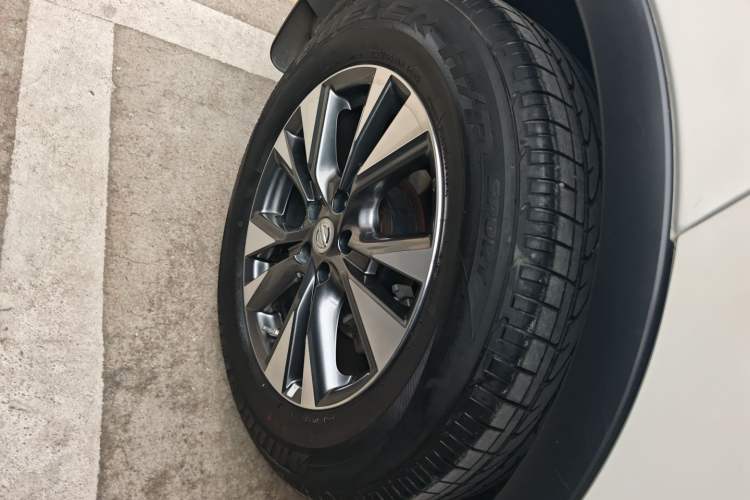 Used Nissan Murano 2021 2.5L XL Two-Wheel Drive Smart Connect Luxury Edition Right Rear Wheel Hub
