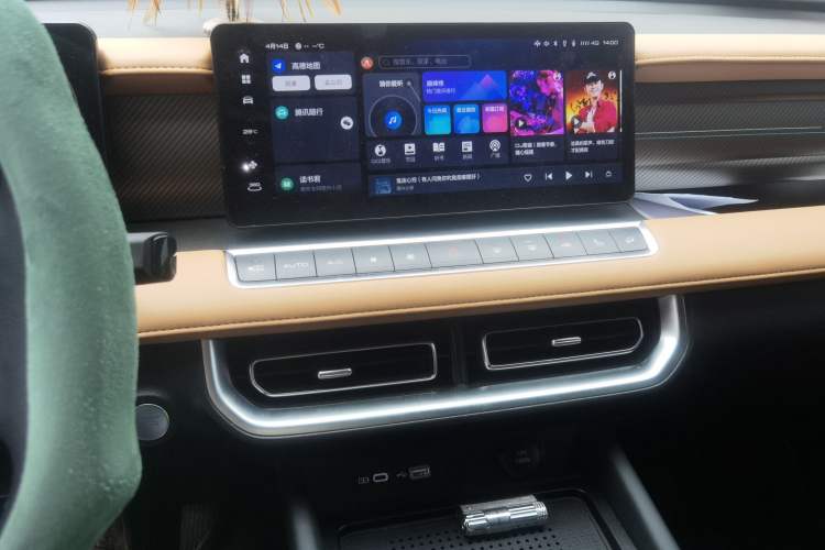 Used Great Wall Poer 2023 2.0T Passenger Version Automatic Diesel 4x4 Sporty GW4D20M Audio And AC Panel