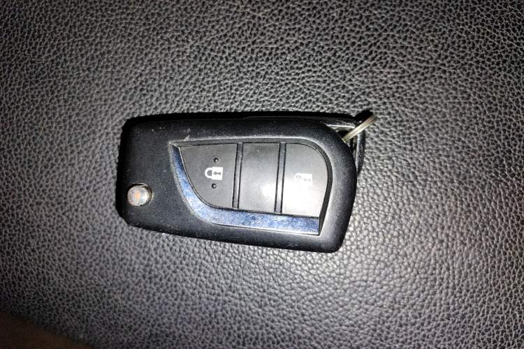 Used Toyota RAV4 2015 2.0L CVT Two-Wheel Drive Fashion Edition Vehicle Key