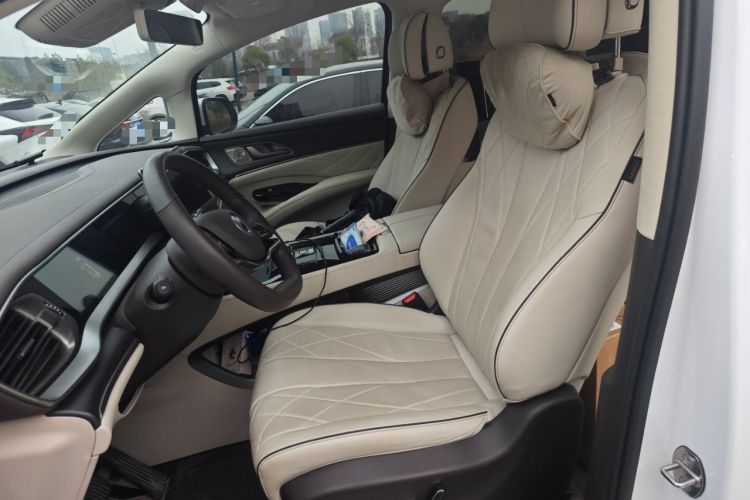 Used Denza D9 2024 DM-i 980 Four-Wheel Drive Flagship Model
