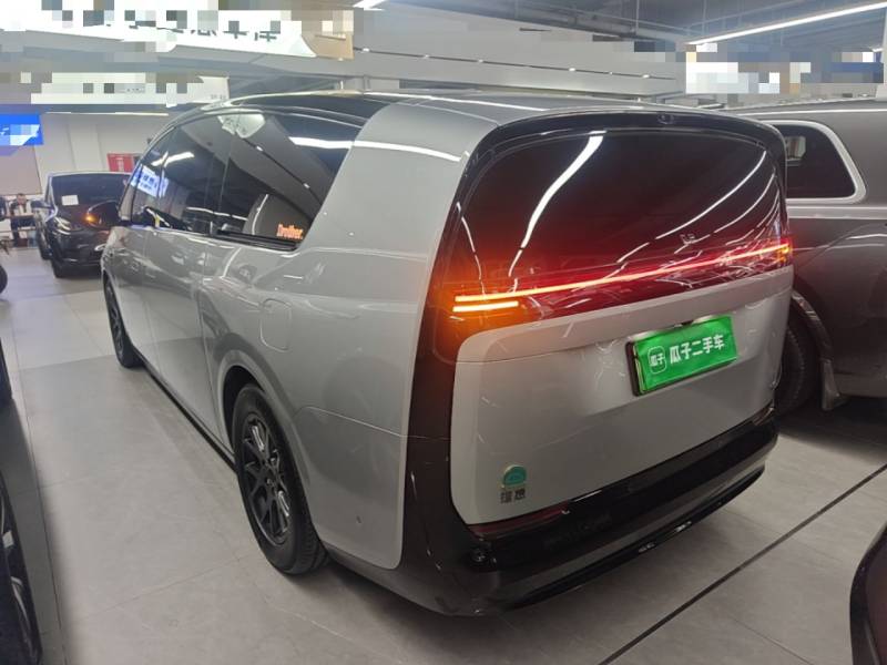 Used Li Auto MEGA 2025 Home Family Special Edition — 4