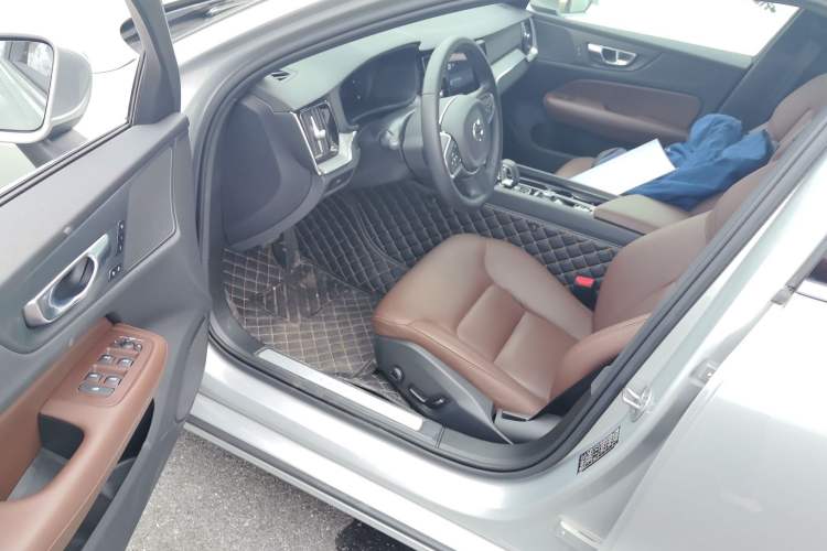 Used Volvo S60 2024 B4 Zhiyi Luxury Edition
