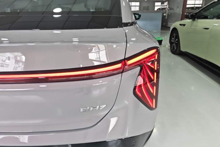 Used Hongqi EH7 2025 600 Smart Selection Edition

